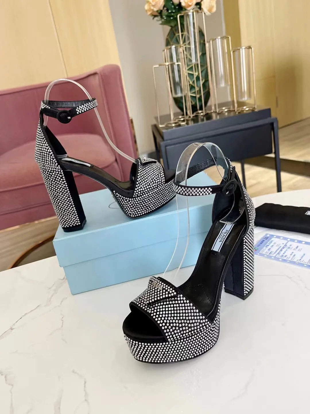 👟👟Ex-factory price 600👟👟 (imitation leather bottom-20) 👉New arrival👈Remove the original board and make a 1:1 replica‼ ️The highest version ✅ Prada's early spring catwalk hot style 😘The latest spring model Thick heel water platform rhinestone series (genuine leather outsole) (simulated leather sole) A must-have for goddesses The upper and the feet are super beautiful 👉The upper is made of imported open-edge beaded cowhide, soft and textured, lining + foot pads, imported sheepskin, breathable and comfortable, private model water platform, heel platform 3.5M, heel height 11.5M Code number 35M-39M (34 40 414243 (custom-made, non-refundable and non-exchangeable)